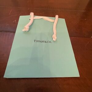 Tiffany’s shopping bag